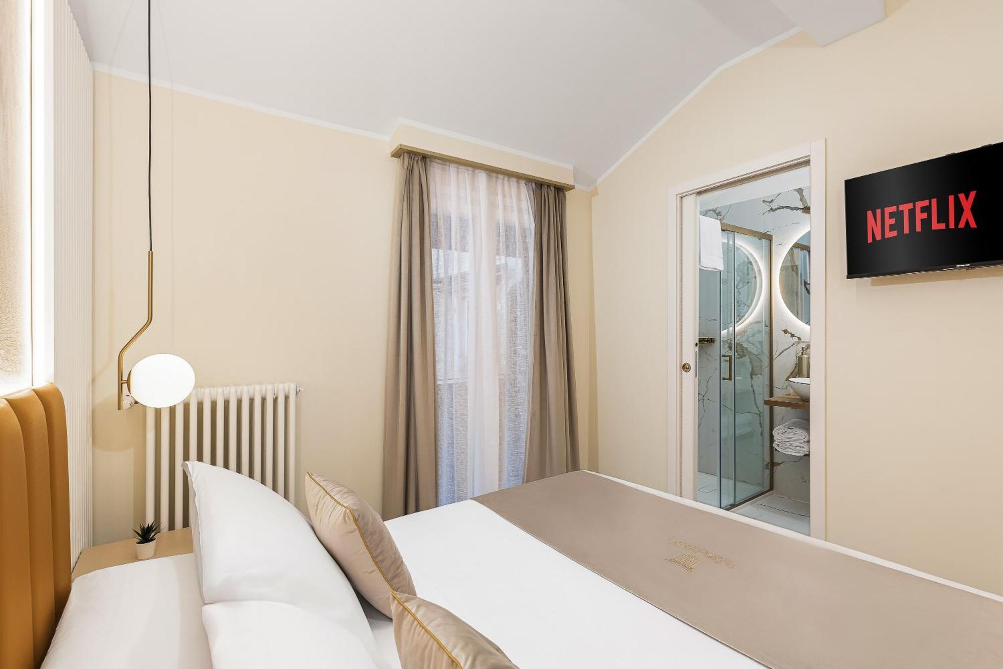 Отель La Casa Delle Dee - Self Check-In Болонья Экстерьер фото