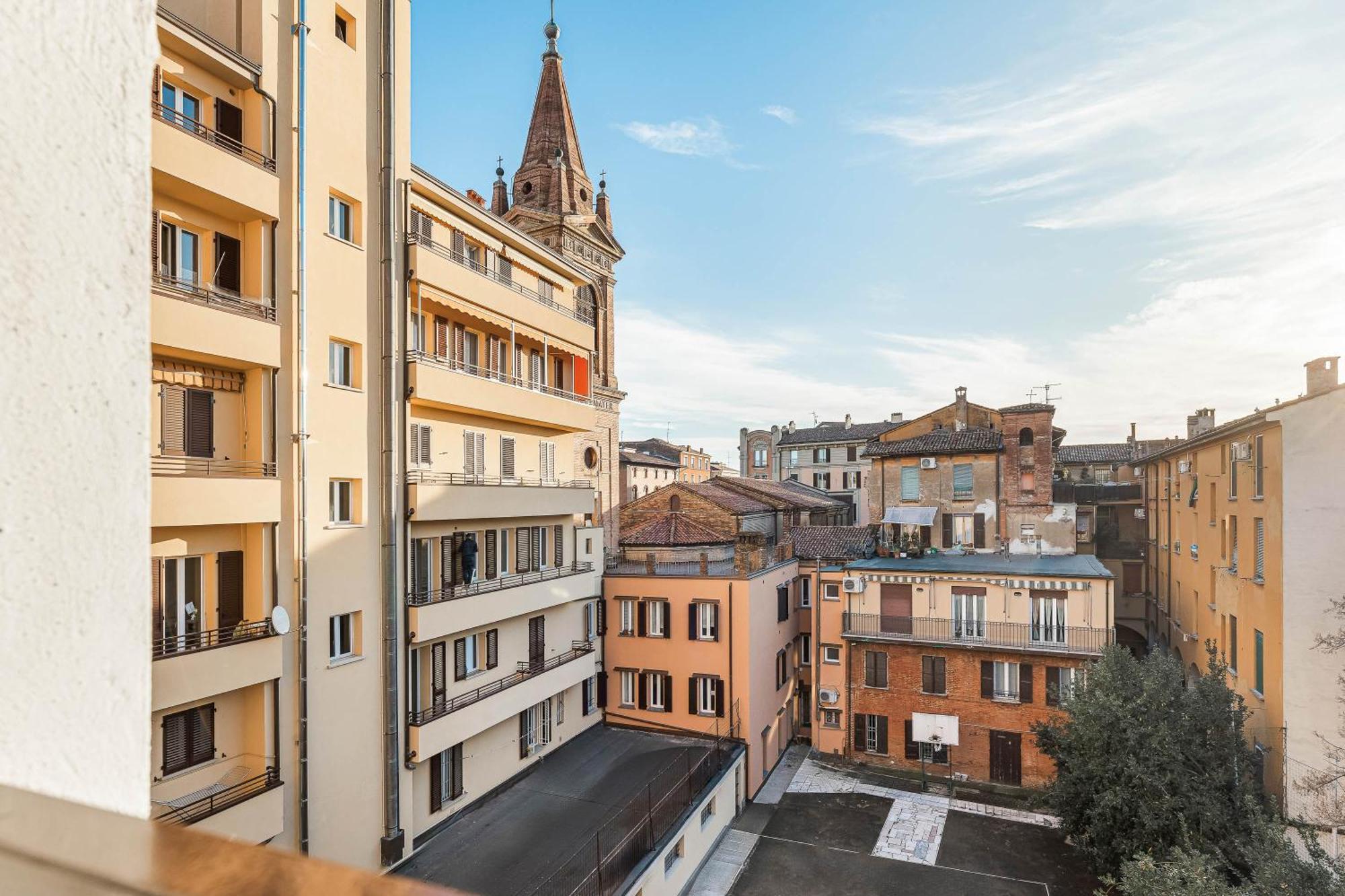 Отель La Casa Delle Dee - Self Check-In Болонья Экстерьер фото